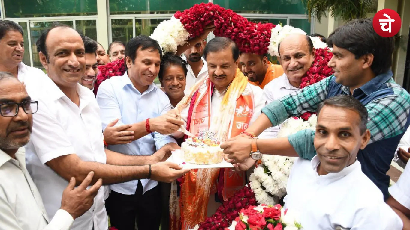 डॉ. महेश शर्मा के जन्मदिन पर उमड़ा स्नेह का सैलाब, जनप्रतिनिधियों और पत्रकारों ने दी बधाई