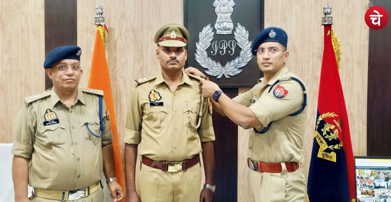 Gonda Superintendent of Police Abhishek promoted Ravindra Yadav to the rank of Sub-Inspector by pinning the stars on his shoulders