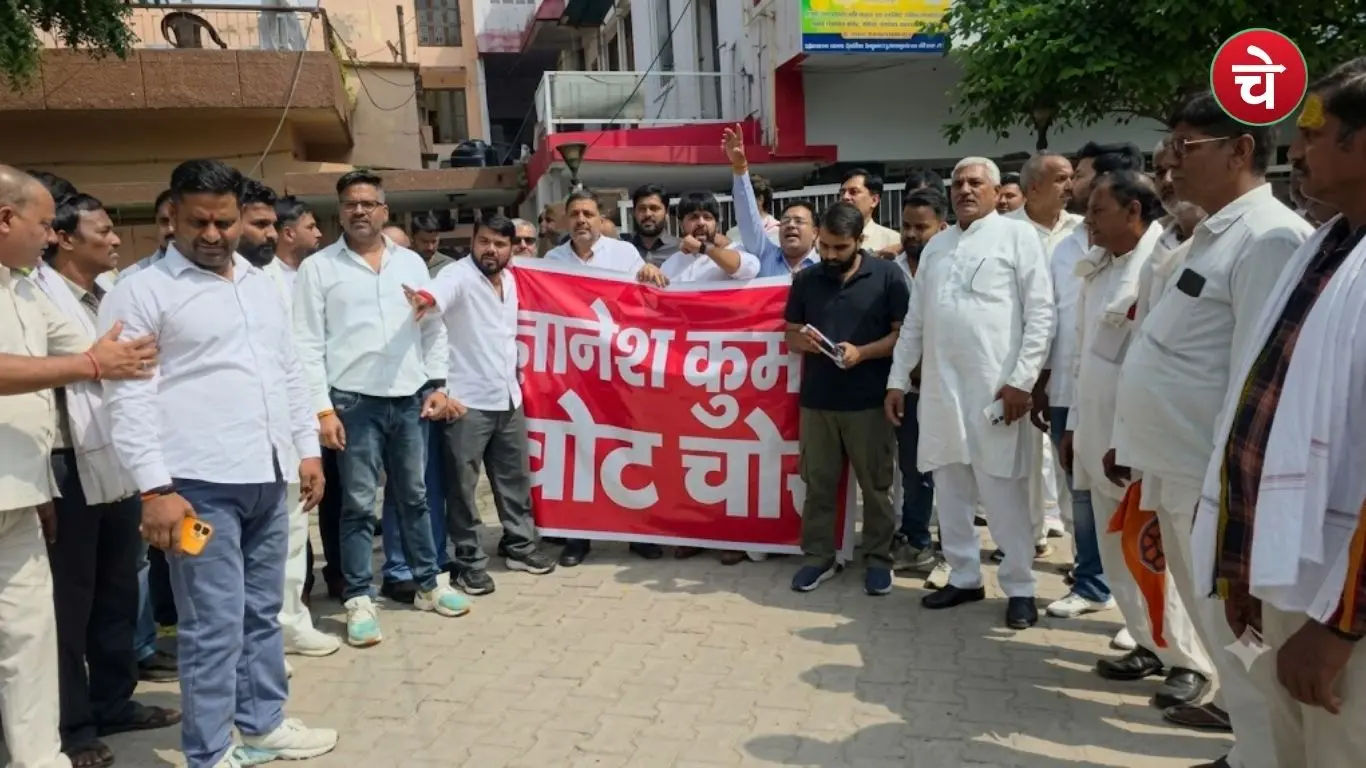 Mathura Congress office-bearers and workers protesting against SIR in Agra.