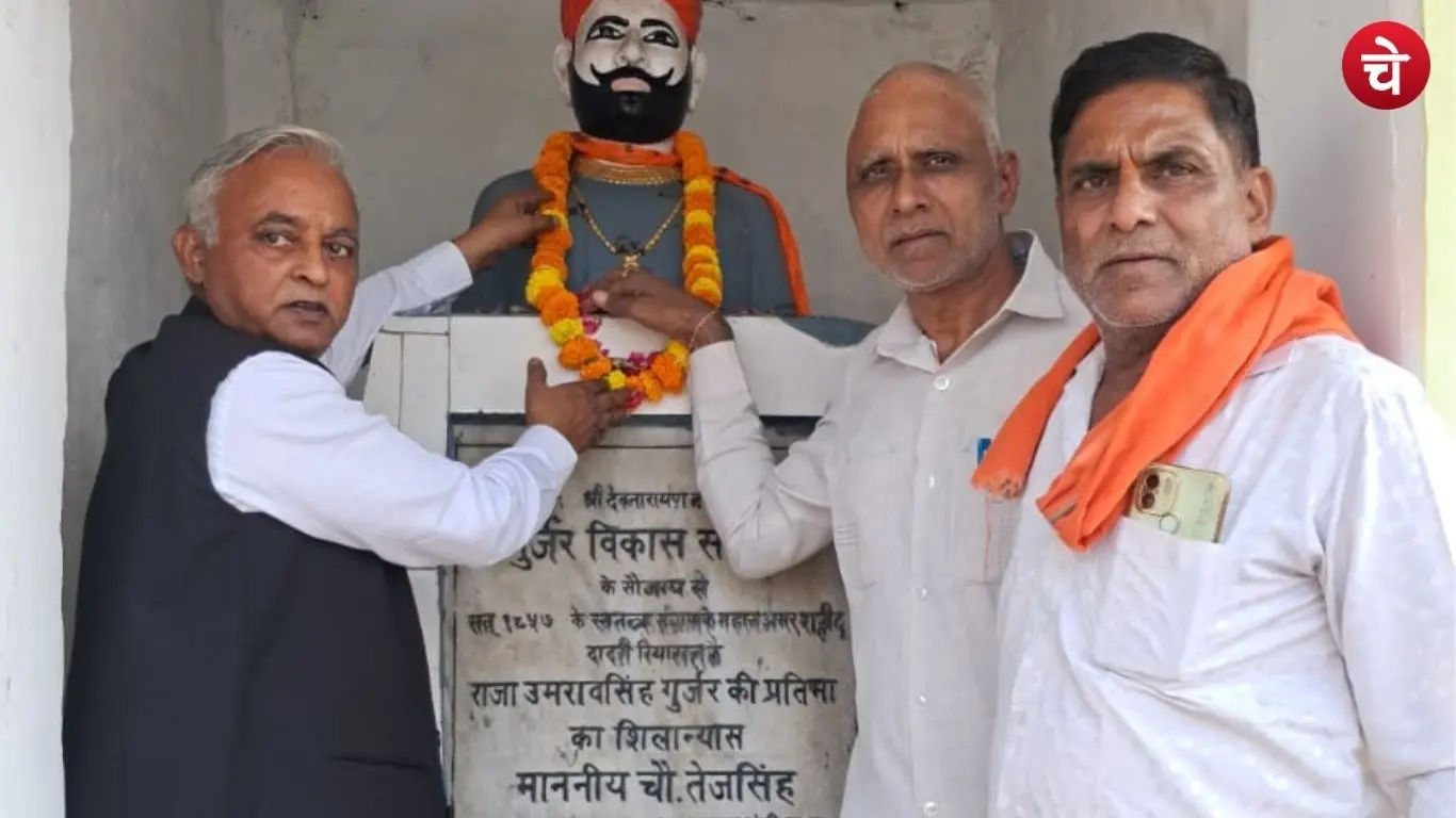 Members of the Gurjar community paying tribute on the martyrdom day of Raja Rao Umrao Singh Gurjar