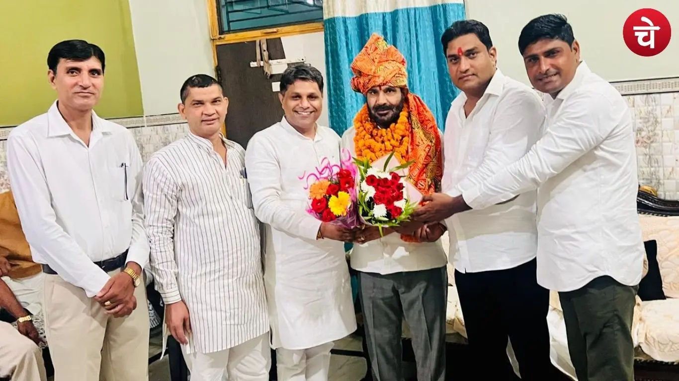 Raje Kasana was honored with a turban upon becoming a member of the BJP Regional Working Committee