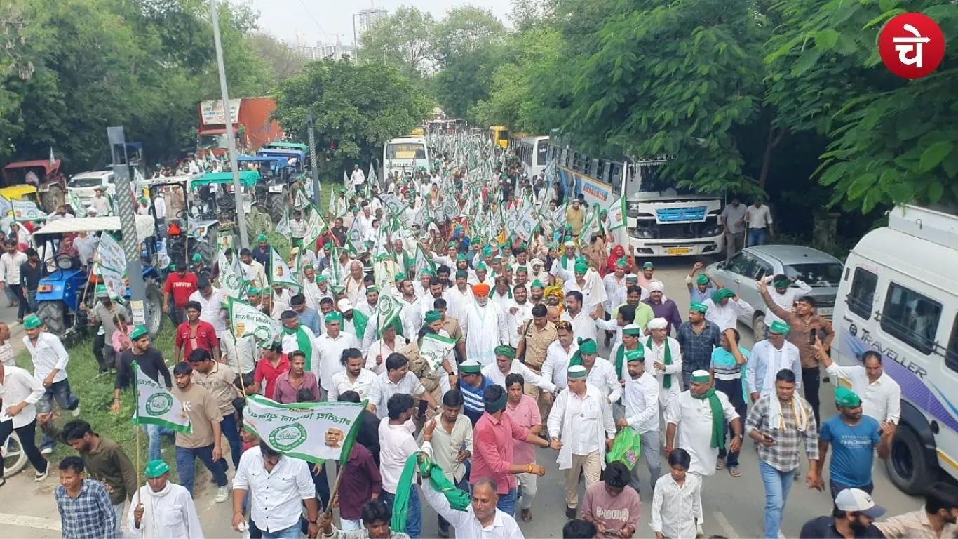 Rakesh Tikait, National Spokesperson of the Bharatiya Kisan Union, reached the farmers staging a protest against the Greater Noida Authority