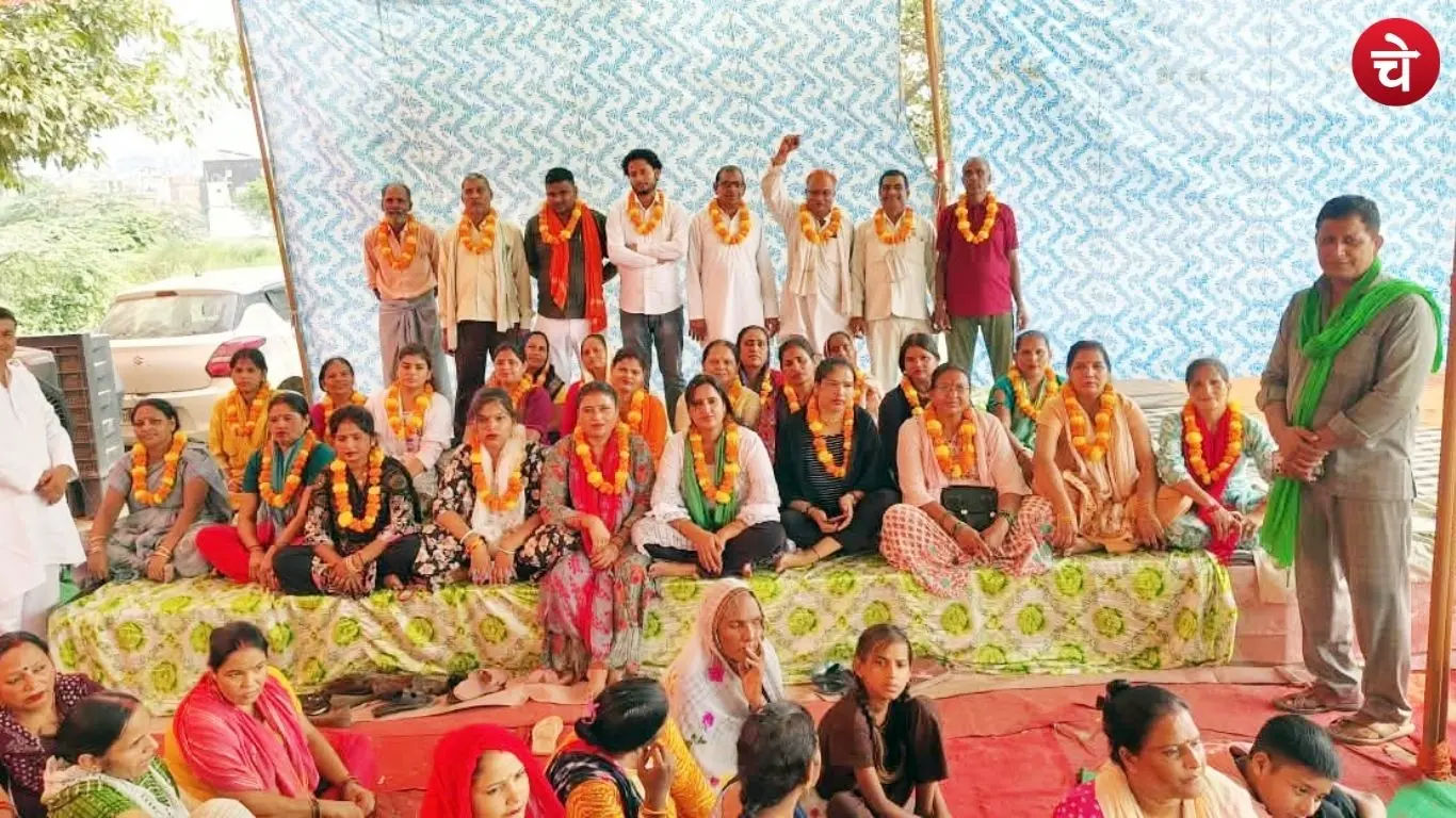 नोएडा के डूब क्षेत्र में बिजली कनेक्शन के लिए अनशन, धरने पर डटे हैं लोग