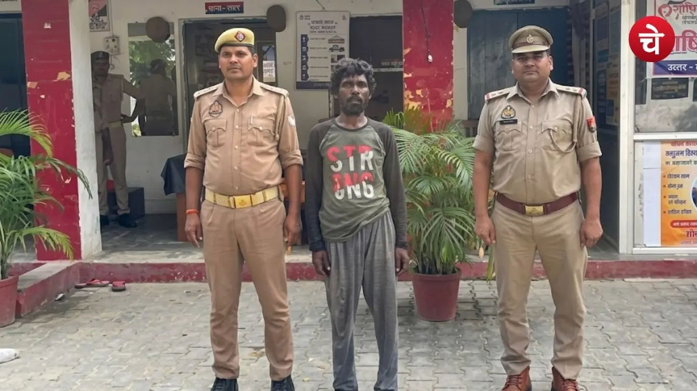 Vakeel Banvasi, who lured away a minor teenage girl, is in the custody of the Mirzapur Police, Uttar Pradesh