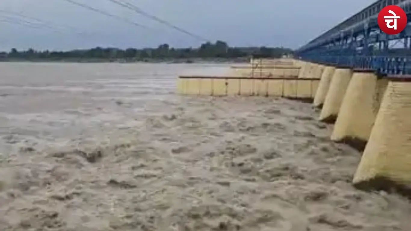 Water level of Sharda River rises amidst torrential rain